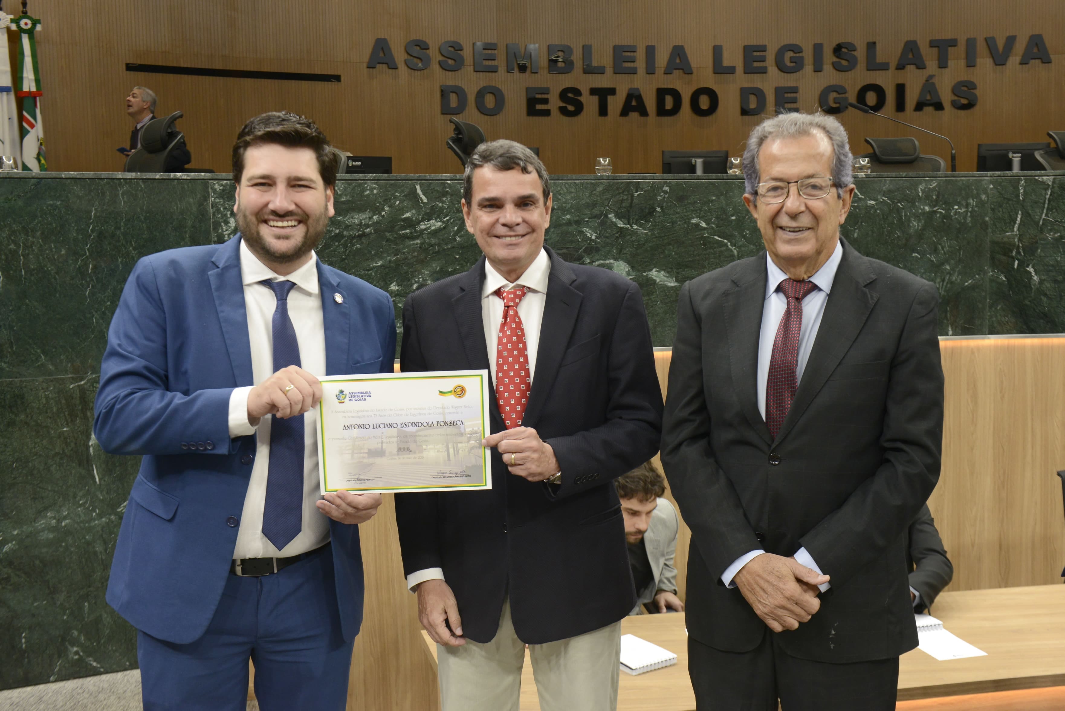 sessao-solene-em-homenagem-aos-73-anos-do-clube-de-engenharia-de-goias-reconhecimento-ao-sr-luciano-fonseca-da-sete-engenhariasessao-solene-em-homenagem-aos-73-anos-do-clube-de-engenharia-de-goias-reconhecimento-ao-sr-luciano-fonseca-da-sete-engenharia